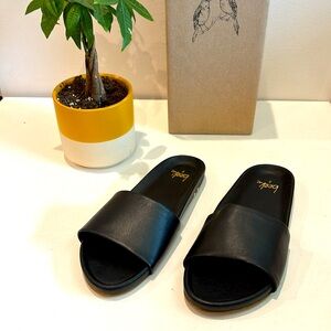 Beek Leather Gallito Handmade Sandal in black
